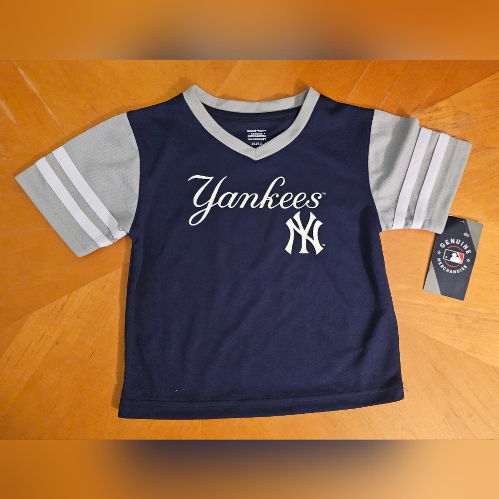 NWT New York Yankees Kids Navy and Gray Short Sleeve Tee Size 2T